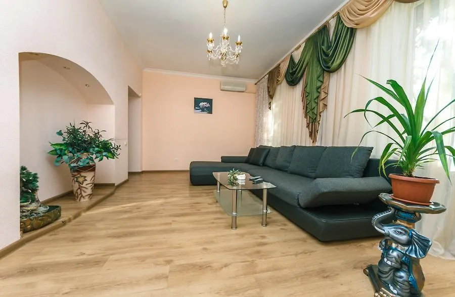 Two Bedroom Apartment On Liuteranska Street 基輔