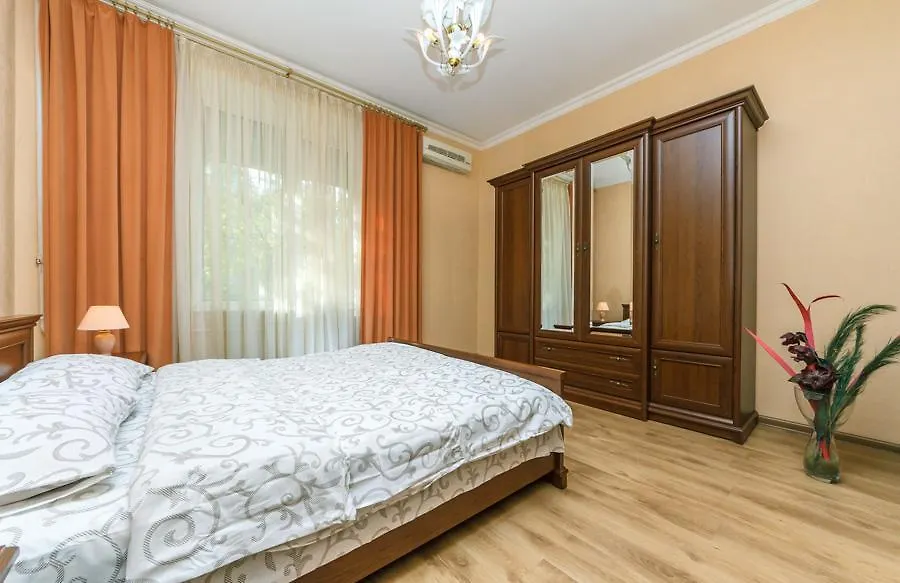 Two Bedroom Apartment On Liuteranska Street 基輔